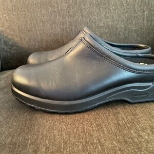 Blundstone clogs